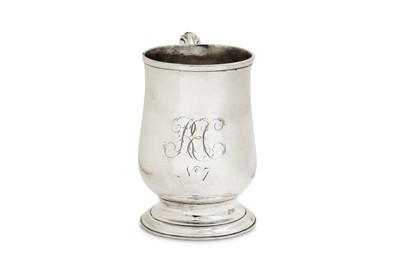 Lot 492 - A George III sterling silver small mug, London...