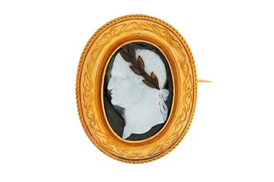 Lot 97 - A hardstone cameo brooch, 19th century The...