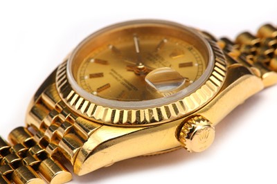 Lot 36 - ROLEX. A LADIES 18K  YELLOW GOLD AUTOMATIC...